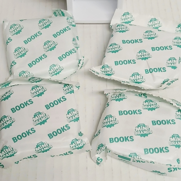 Zuru Mini Brands Books Series 1 Bookshelves (4) - Picture 3 of 6